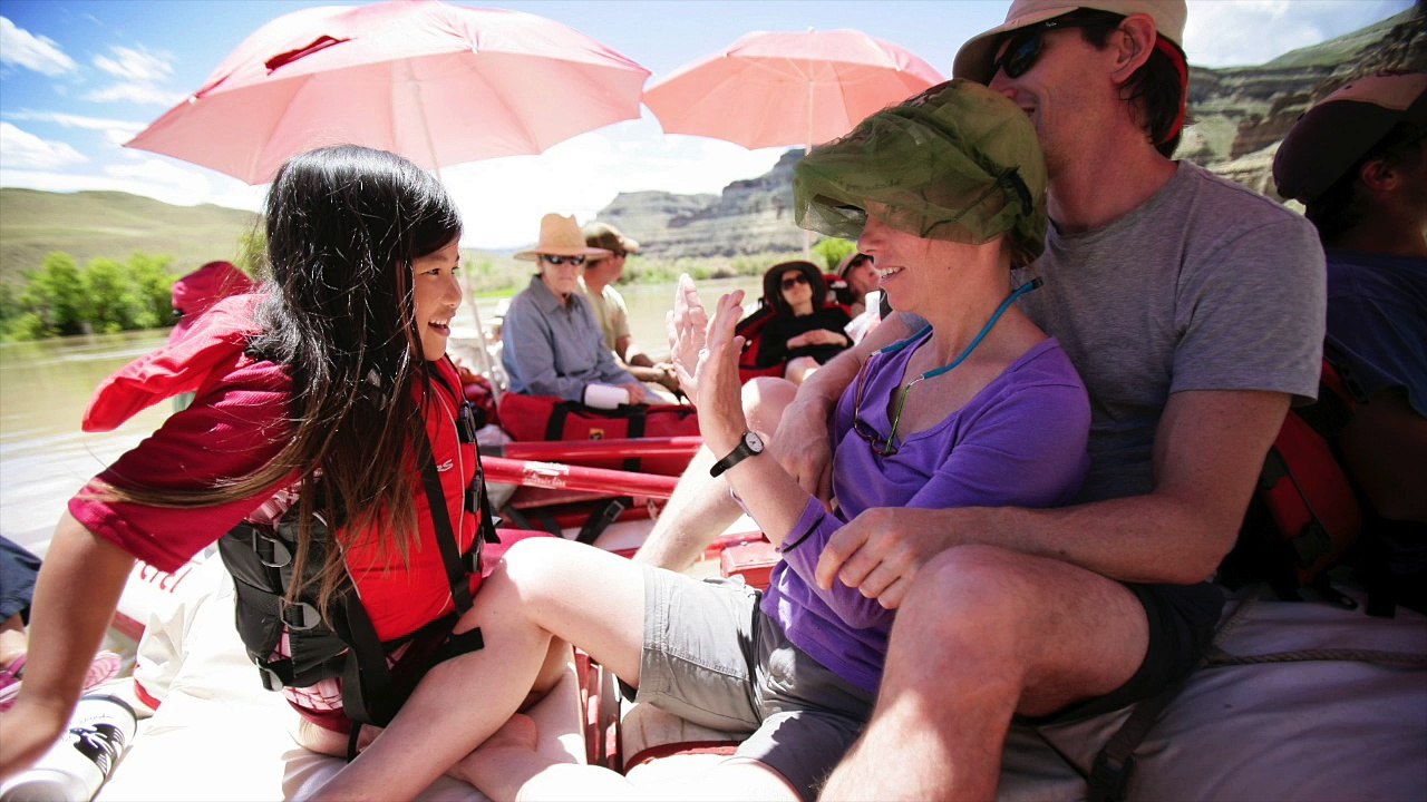 Family Whitewater Rafting Adventure Trips-HD