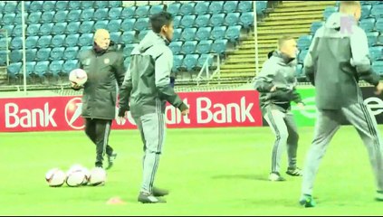 02-11-2016 Van Bronckhorst zal basisteam moeten wijzigen