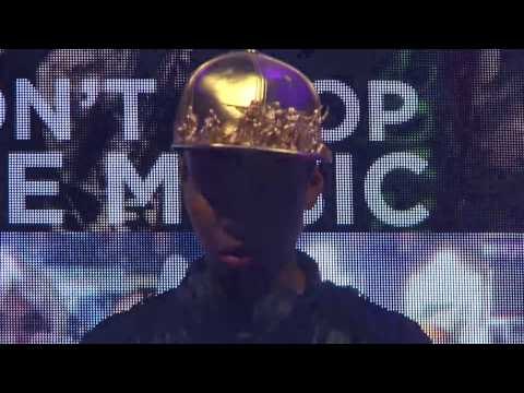 Napoli - Skin infiamma Piazza Dante (02.11.16)