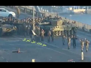 الفيديو: تسليم الجنود الذين نفذوا الانقلاب على جسر البوسفور في تركيا