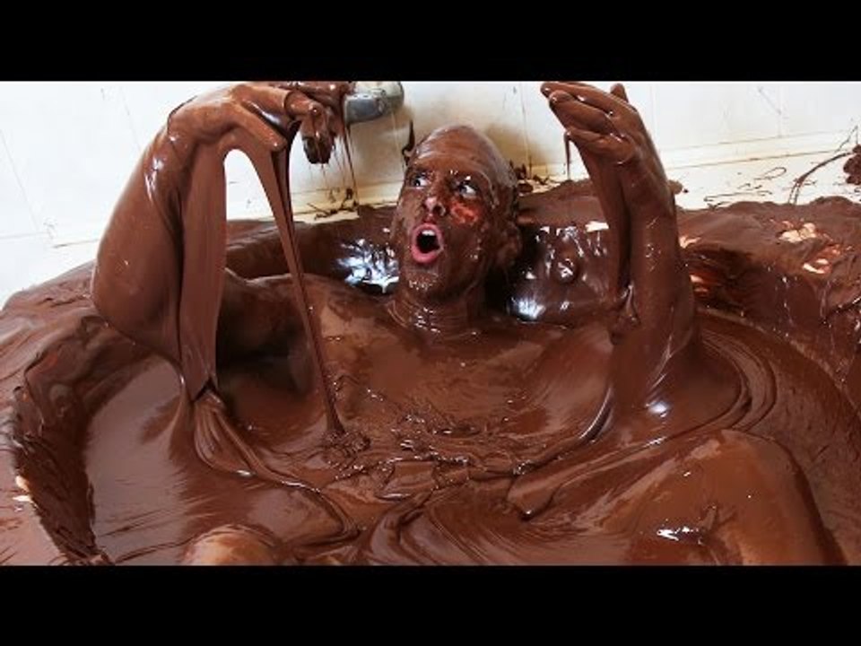 Il vide 275 kilos de Nutella dans une baignoire et se prélasse dedans