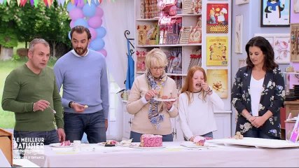 La dégustation des gâteaux d’anniversaire