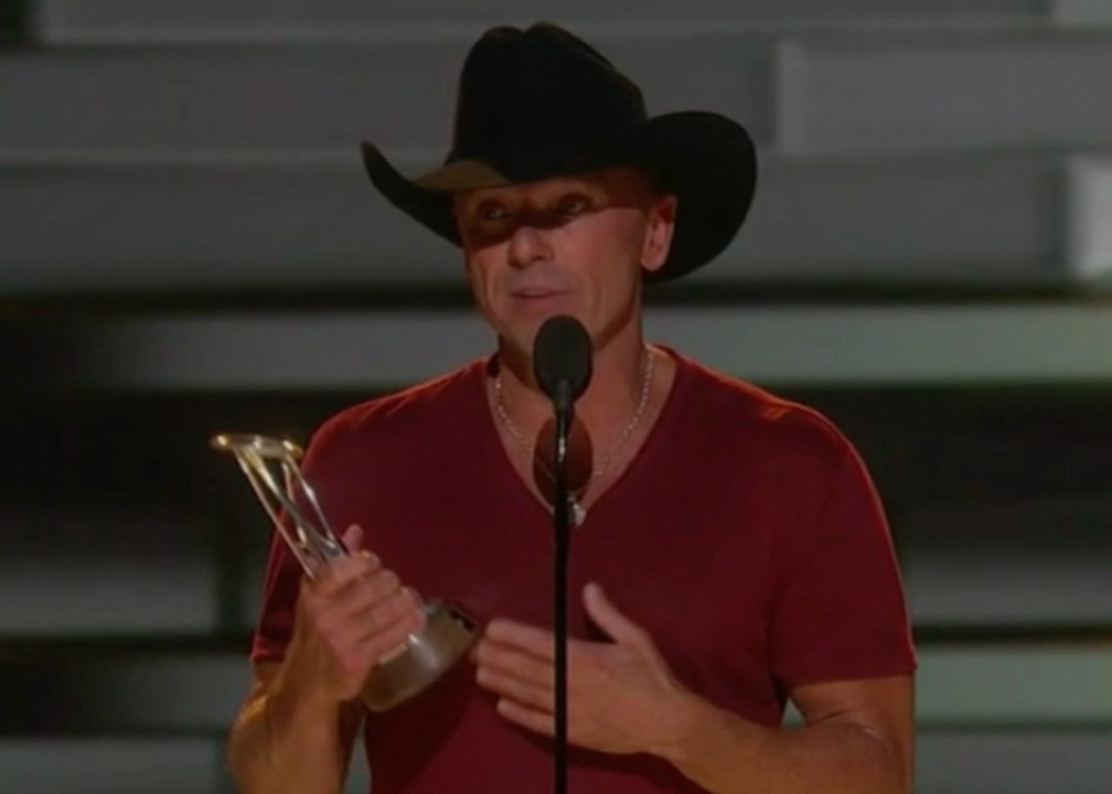 2016 CMA Awards -- Kenny Chesney