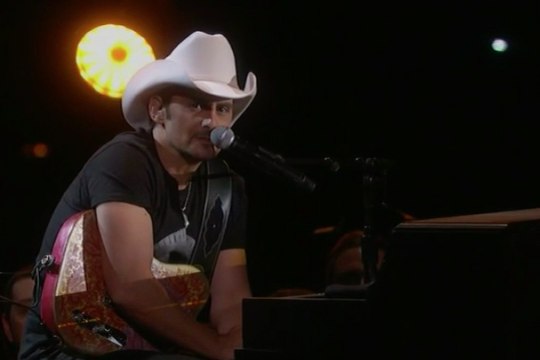 2016 CMA Awards Brad Paisley