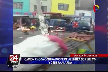 Camión de basura derribó poste en San Martín de Porres