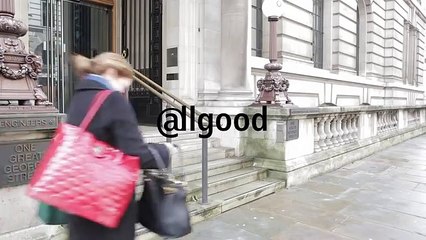 Ova žena s invaliditetom se ne može popeti uz stepenice