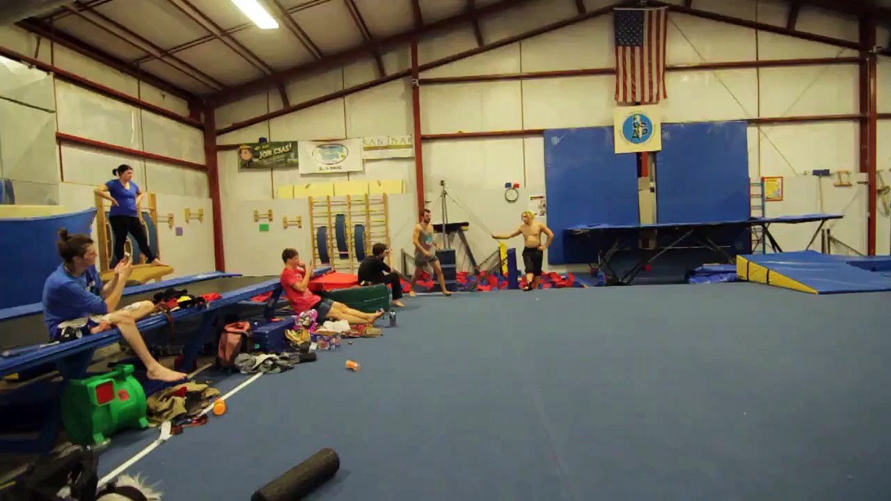 Il réussi une quadruple vrille en gymnastique ! Le premier à faire ça