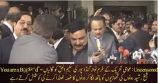 Khurram Nawaz Gandapur and Naeem ul haq fighting and abusing each other