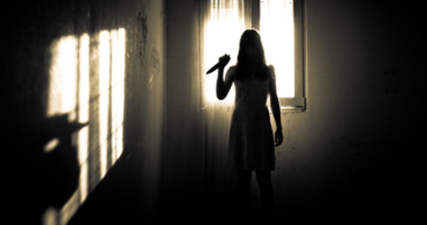 Üvey Babasını Öldüren Genç Kız Hapse Mahkum Edildi