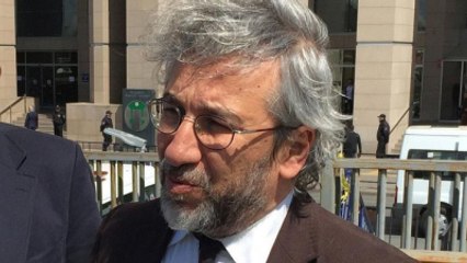 Almanya, Can Dündar'a Geçici Pasaport Verdi