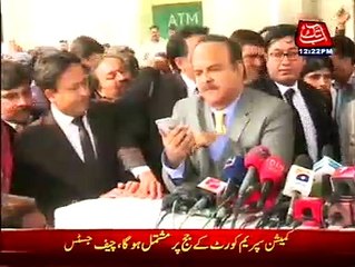 Islamabad: Scuffle between Naeem-ul-Haq, Khurram Gandapur outside SC