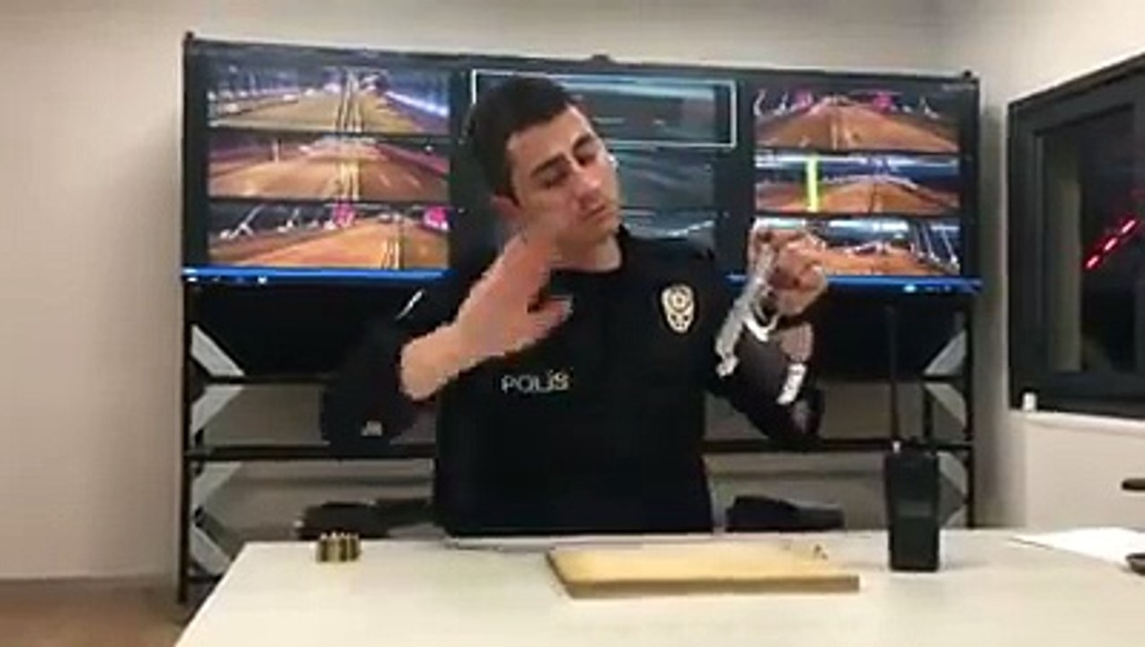 Polisten Nusret Şovu