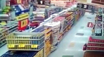 LO SPAVENTOSO POLTERGEIST DENTRO AL SUPERMERCATO!!!