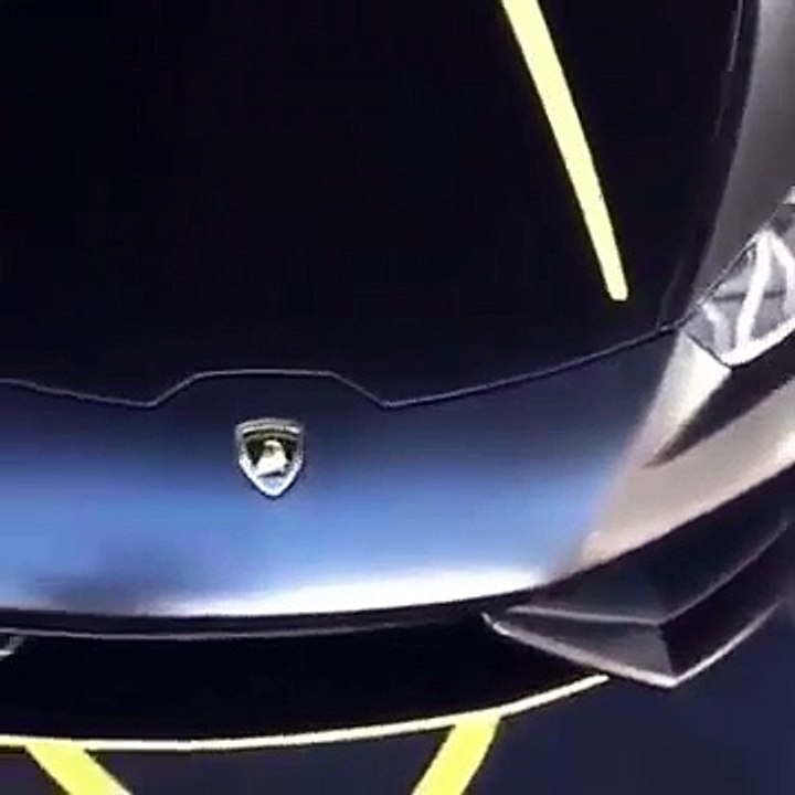 Cristian casa blanca muestra su nuevo vehiculo que acaba de llegar al pais un huracan convertible 2017