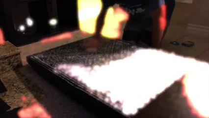 Il transforme un énorme téléviseur en planche de surf !