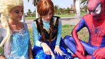 Spiderman & Elsa vs crocodilo w Anna Frozen, Hulk, Maleficent, Batman Cachorro