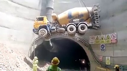 waoo... Great Effort by workers and crane operator