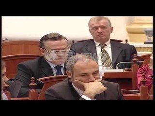 Ora News – Berisha e Ahmetaj në Kuvend përplasen për rritjen e pagave