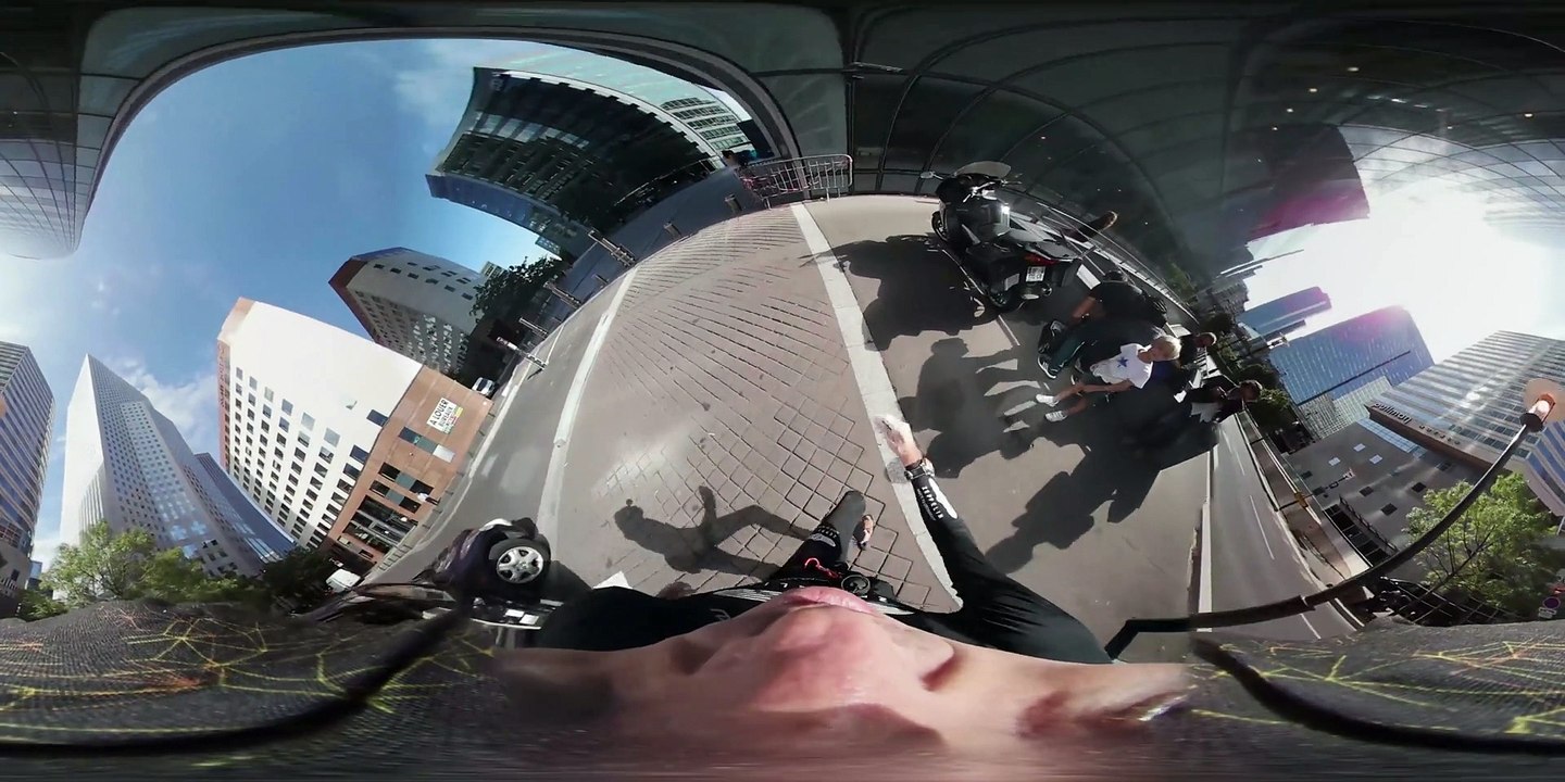 Alain Robert escalade la tour Engie à la Défense - 360° - Version courte - ZERO LIMITE, vendredi 11 novembre sur C8