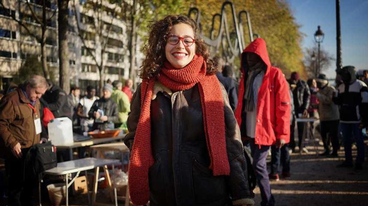 En offrant le petit-déjeuner aux migrants, Caro...
