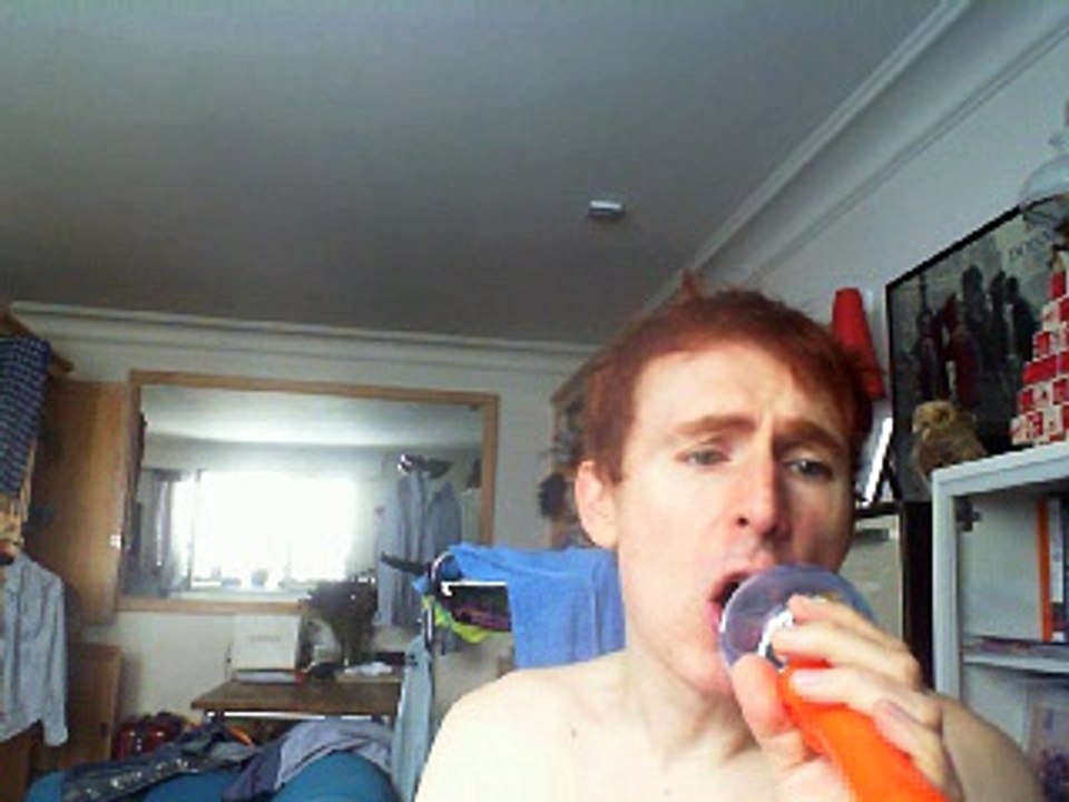 Wiwi égratigne "never never love" de Simply Red