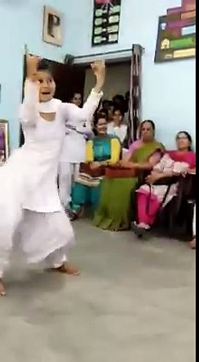 desi girl hot stage dance sapna ko be kya fail