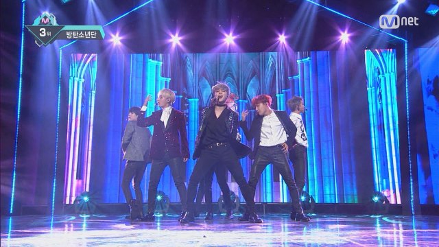 ′방탄소년단′의 물오른 섹시美 ′피 땀 눈물′ 무대