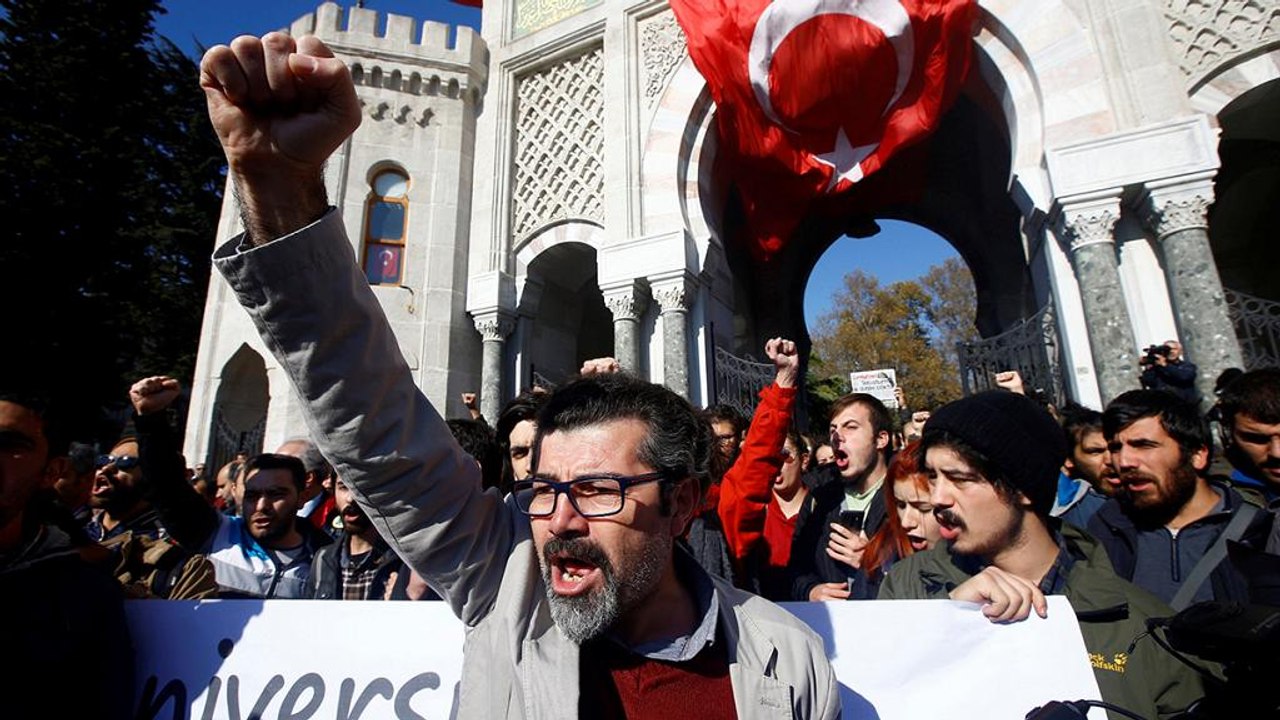 تركيا: بعد الانقلاب الفاشل...توقيف الآلاف وحملة التطهير مستمرة !
