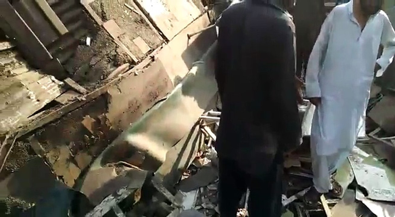 Karachi Trains Accident, At least 17 killed, above 50 injured - 3 Nov  2016