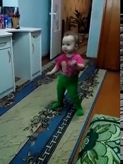 Алина классно танцует! Ей 1,5 года