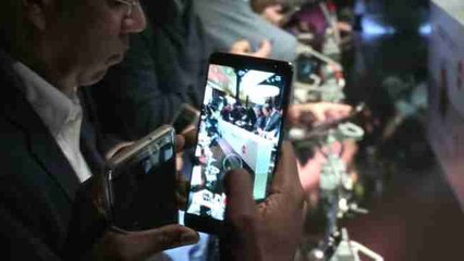 Huawei presenta su nuevo "smartphone" Mate 9, su referente de gama alta