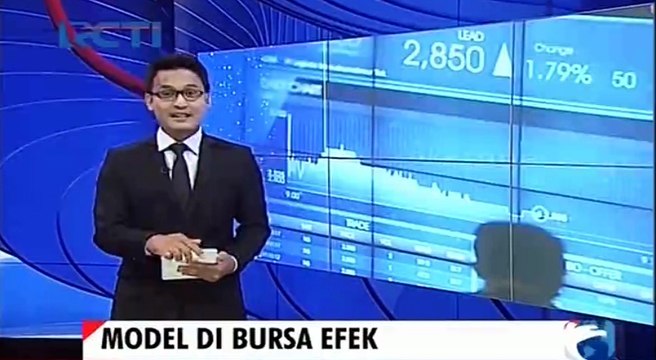 Model Majalah Pria Dewasa dan Aura Kasih Datangi Bursa Efek Jakarta