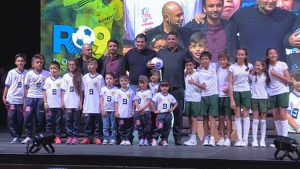 Ronaldo habla de Brasil y James durante la presentación de "R9 Academy" en Colombia