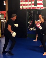 Sylvester Stallone mis KO par un mannequin.