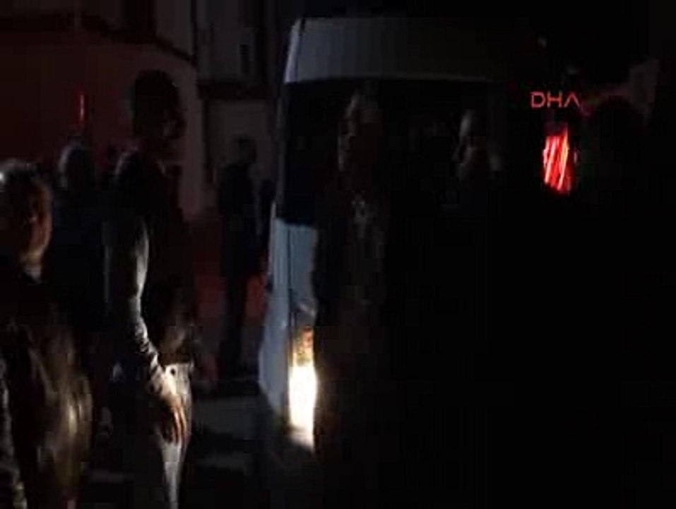 Cumhuriyet Başsavcılığının yürüttüğü soruşturma kapsamında Selahattin Demirtaş evinden gözaltına alındı