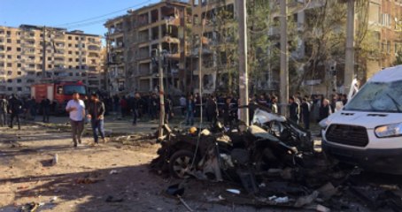 Son Dakika! Diyarbakır'da Emniyete Bombalı Saldırı! 2 Şehit, 50'den Fazla Yaralı