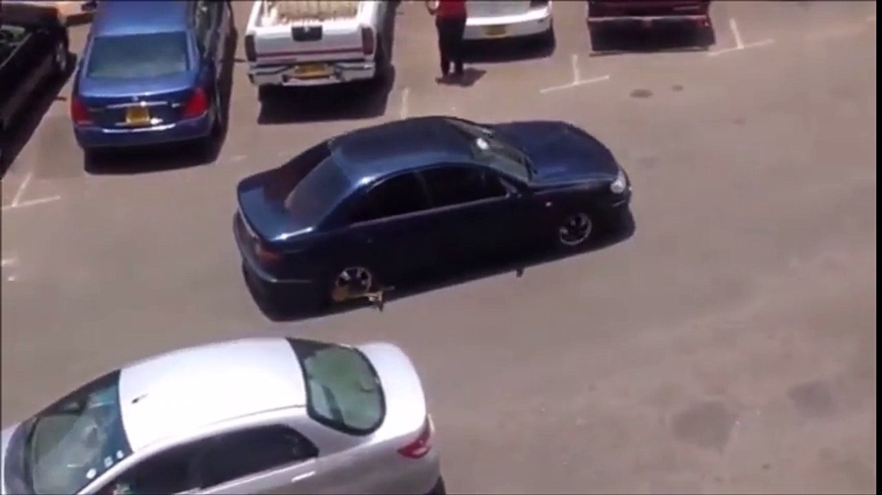 Détruire sa voiture en roulant avec les bloques...