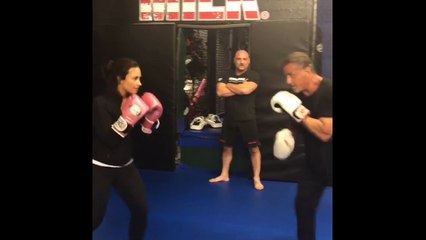 Demi Lovato envoie Sylvester Stallone au tapis lors d'un combat de boxe !