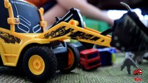 Garbage Truck Videos For Children l TOY TRUCK BATTLE Jumping Ramps l Garbage Trucks Rule-SLRJAK7MWqs