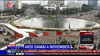 Demonstran Aksi Damai Berkumpul di Depan Balai Kota Jakarta