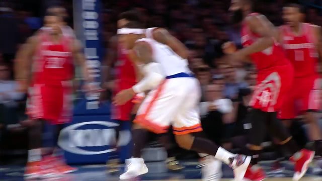 Ce joueur de basket trébuche avant de dunker... FAIL !!! Basketball NBA
