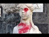 Napoli - La statua del Seguro in preda ai vandali (03.11.16)