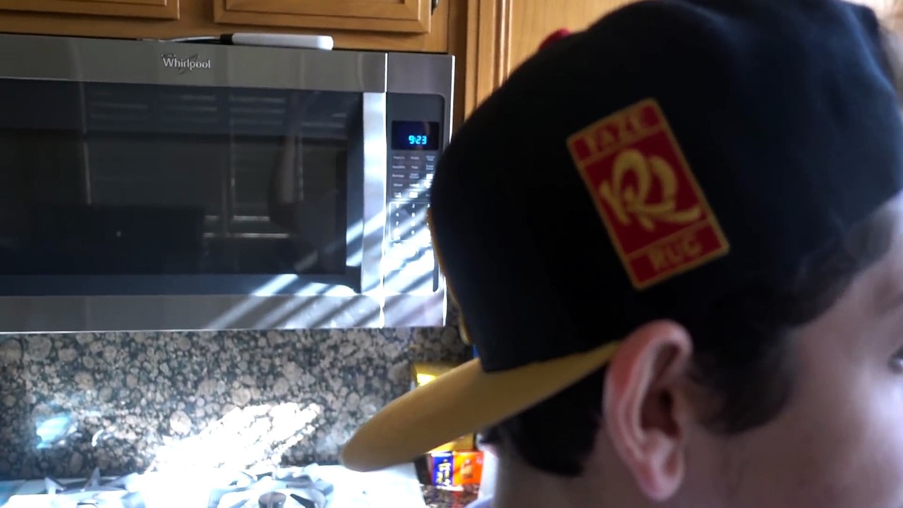 EPIC WATER BOTTLE FLIP TRICKSHOTS!!