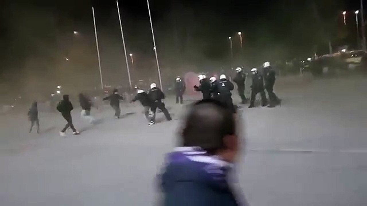 Fight - Austria Wien vs AS Roma Fans 03.11.2016 HD