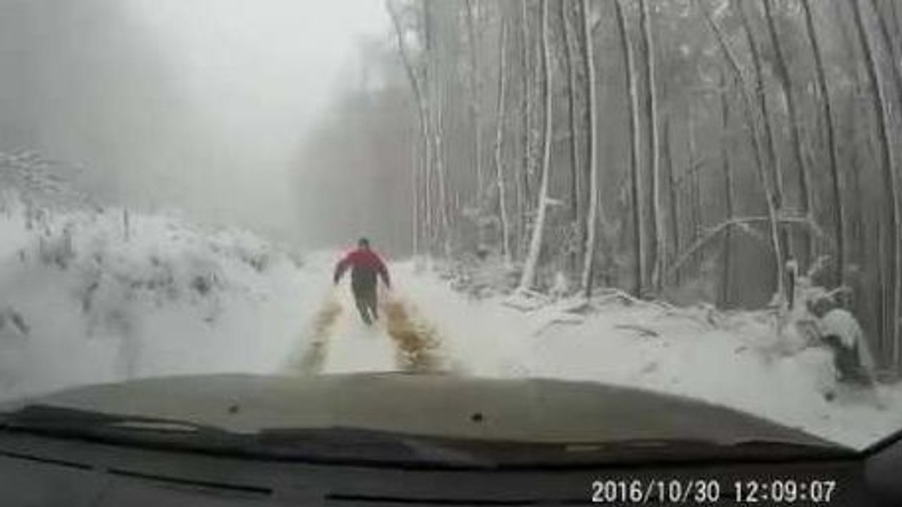 Oublier le frein à main pendant une pause-pipi