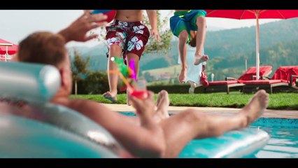 Mercedes-Benz : Pool Trouble  Mobilo. Stay on the move