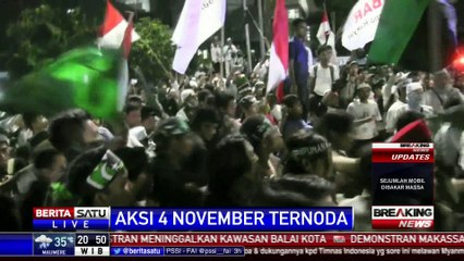 Massa Aksi Damai dan Aparat Bentrok