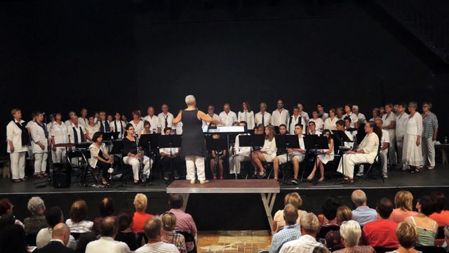 Les uns contre les autres interprété par la chorale « D’ici et d’ailleurs » de l’école de musique de Mèze