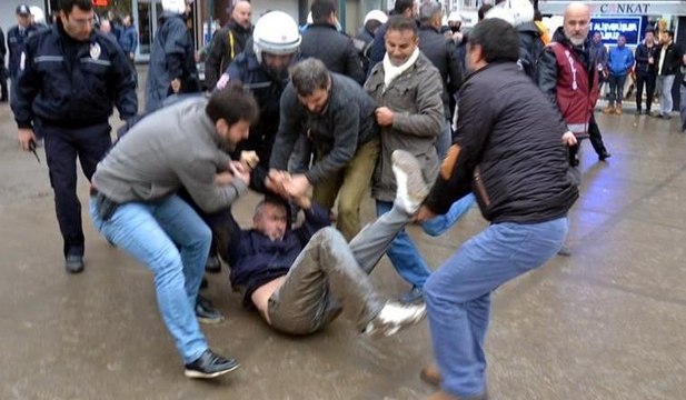 HDP'lilerin protestosuna polis müdahale etti: 13 gözaltı