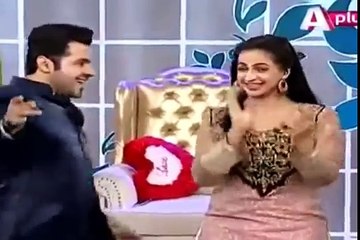 pakistani aunties dancing on bollywood song